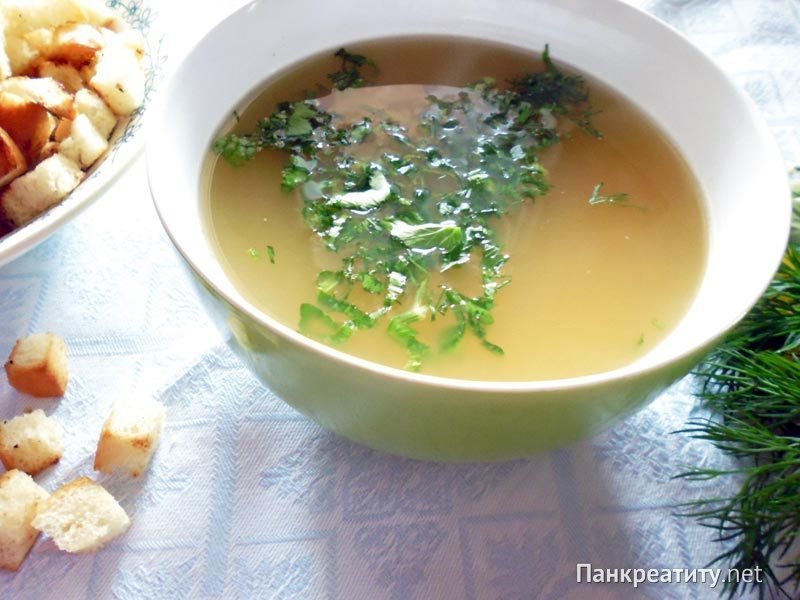 Свежий гороховый суп с зеленью